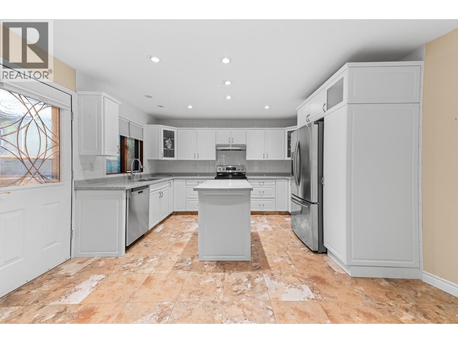 1660 Sonora Drive, Kelowna, BC - Indoor Photo Showing Kitchen
