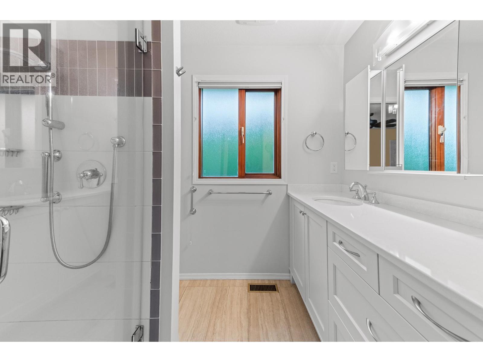1660 Sonora Drive, Kelowna, BC - Indoor Photo Showing Bathroom