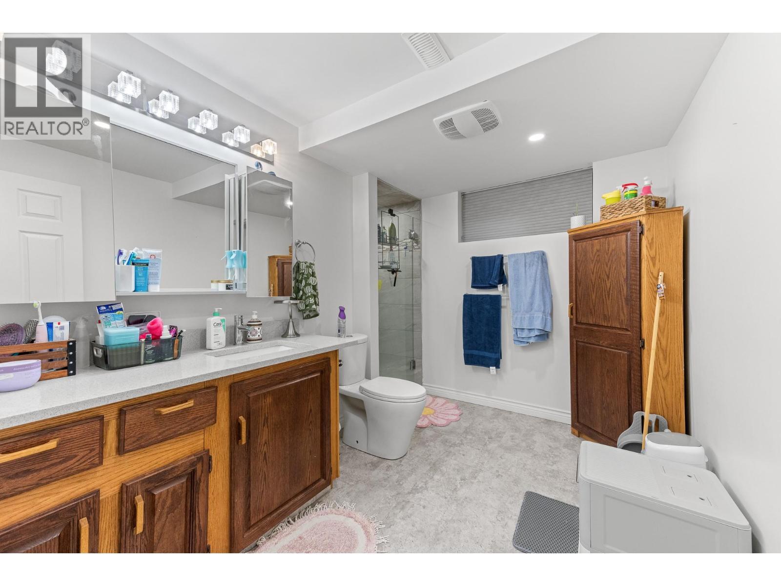 1660 Sonora Drive, Kelowna, BC - Indoor Photo Showing Bathroom