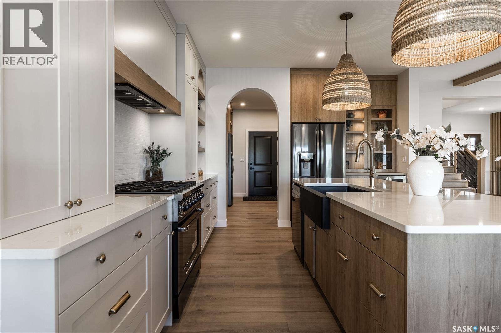 415 Sharma Crescent, Saskatoon, SK - Indoor Photo Showing Kitchen With Upgraded Kitchen