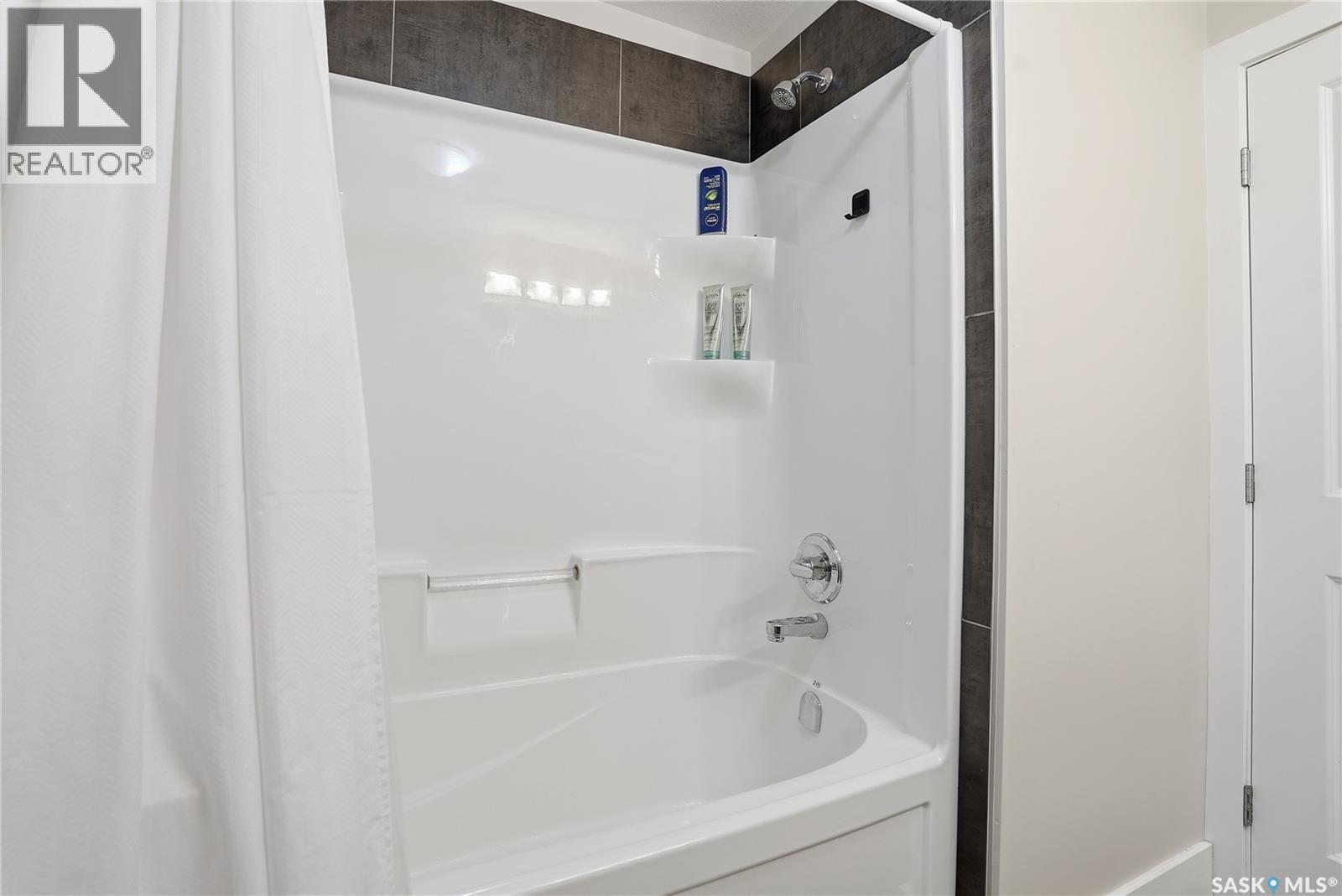 5 29 1St Avenue N, Martensville, SK - Indoor Photo Showing Bathroom