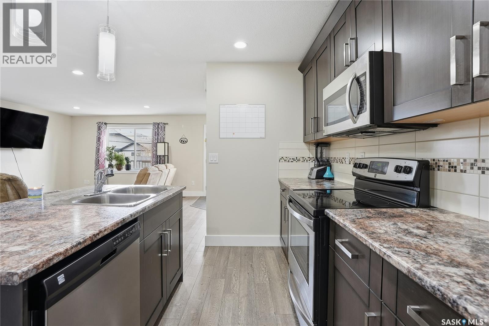 5 29 1St Avenue N, Martensville, SK - Indoor Photo Showing Kitchen With Double Sink