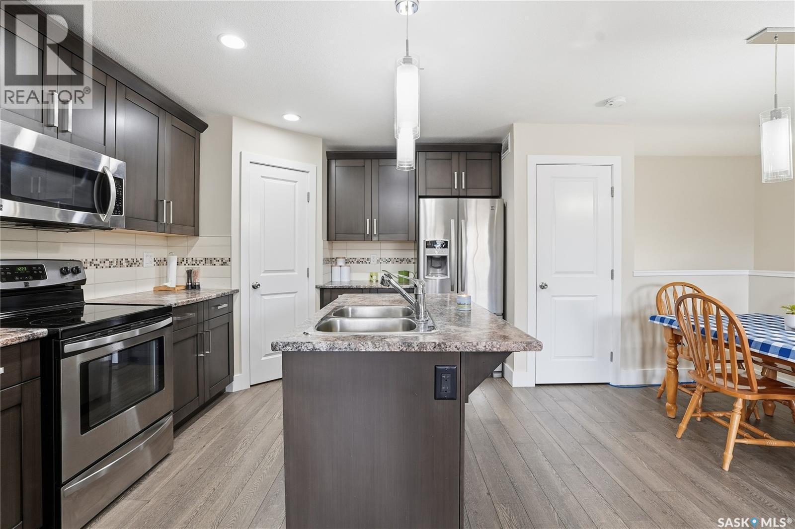 5 29 1St Avenue N, Martensville, SK - Indoor Photo Showing Kitchen With Double Sink With Upgraded Kitchen