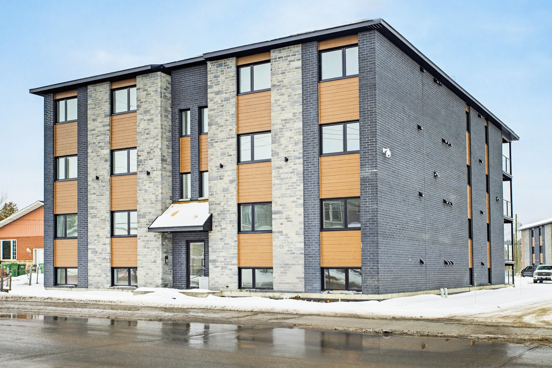 Façade - 10-121 Rue Principale, Lachute, QC - Outdoor