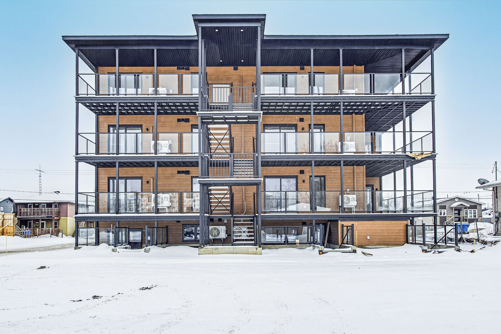 Back of Structure - 11-121 Rue Principale, Lachute, QC - Outdoor