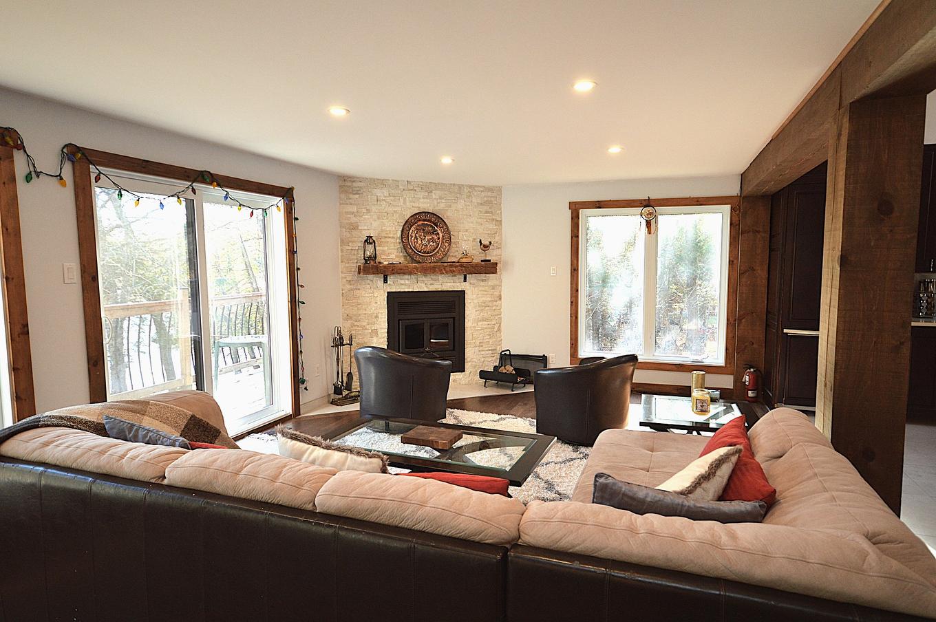 Living room - 191 Ch. De La Rivière-Maskinongé, Labelle, QC - Indoor Photo Showing Living Room With Fireplace