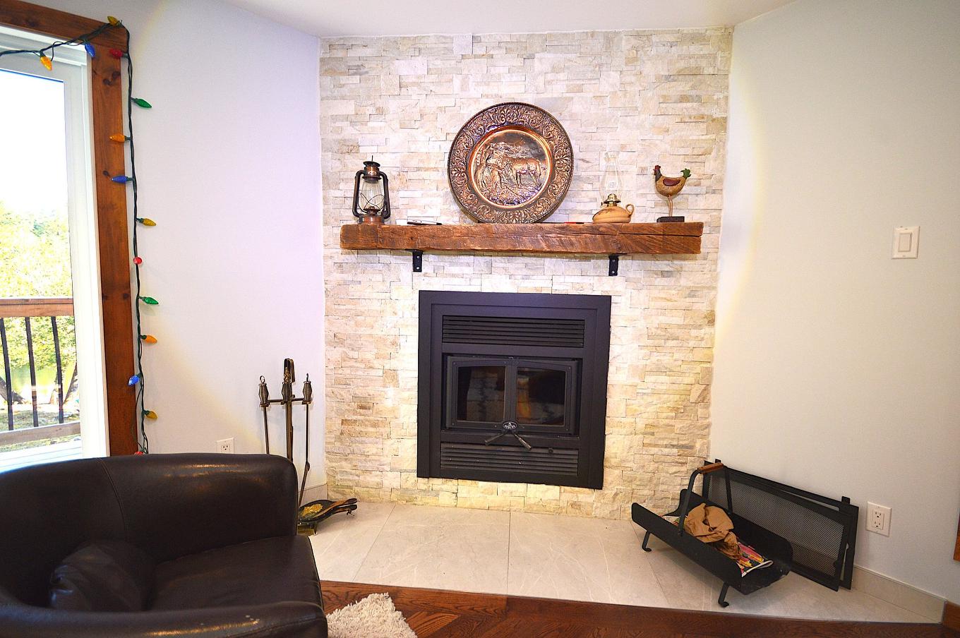 Living room - 191 Ch. De La Rivière-Maskinongé, Labelle, QC - Indoor Photo Showing Living Room With Fireplace