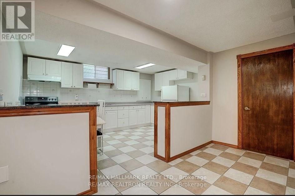 Bsmt - 364 Castlehill Road, Vaughan, ON - Indoor Photo Showing Kitchen