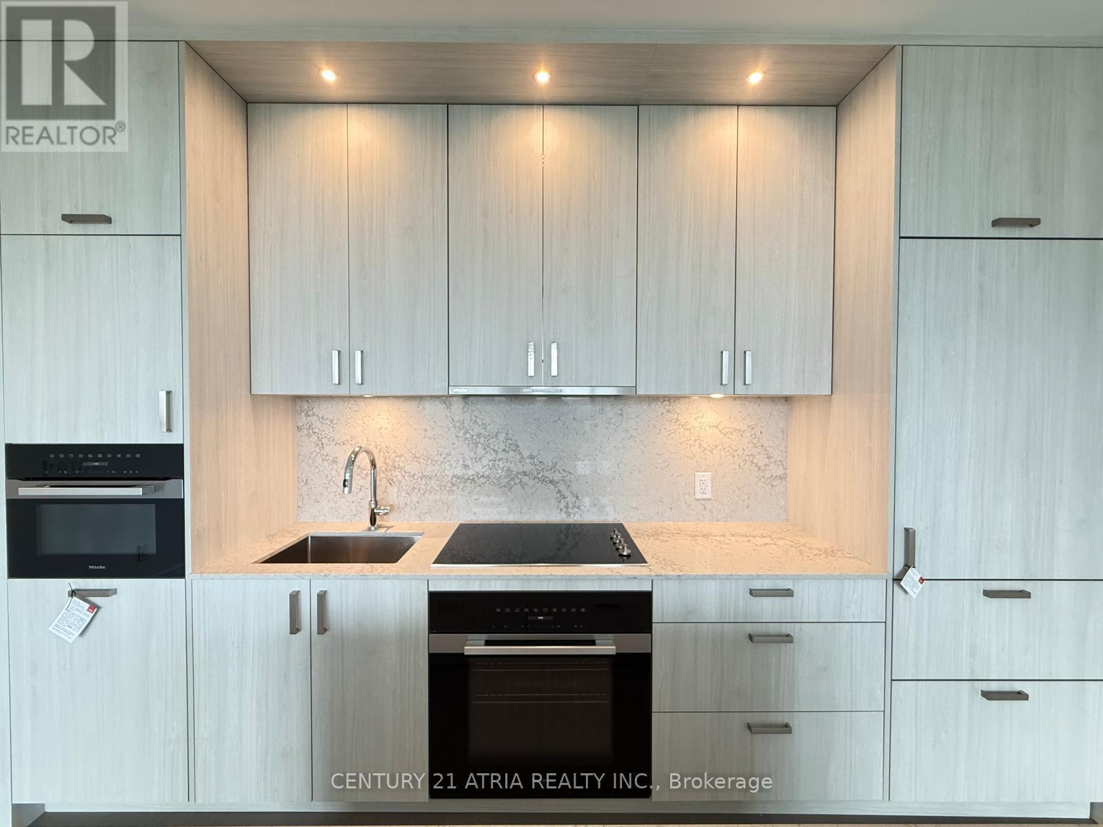 715 - 399 Royal Orchard Boulevard, Markham, ON - Indoor Photo Showing Kitchen