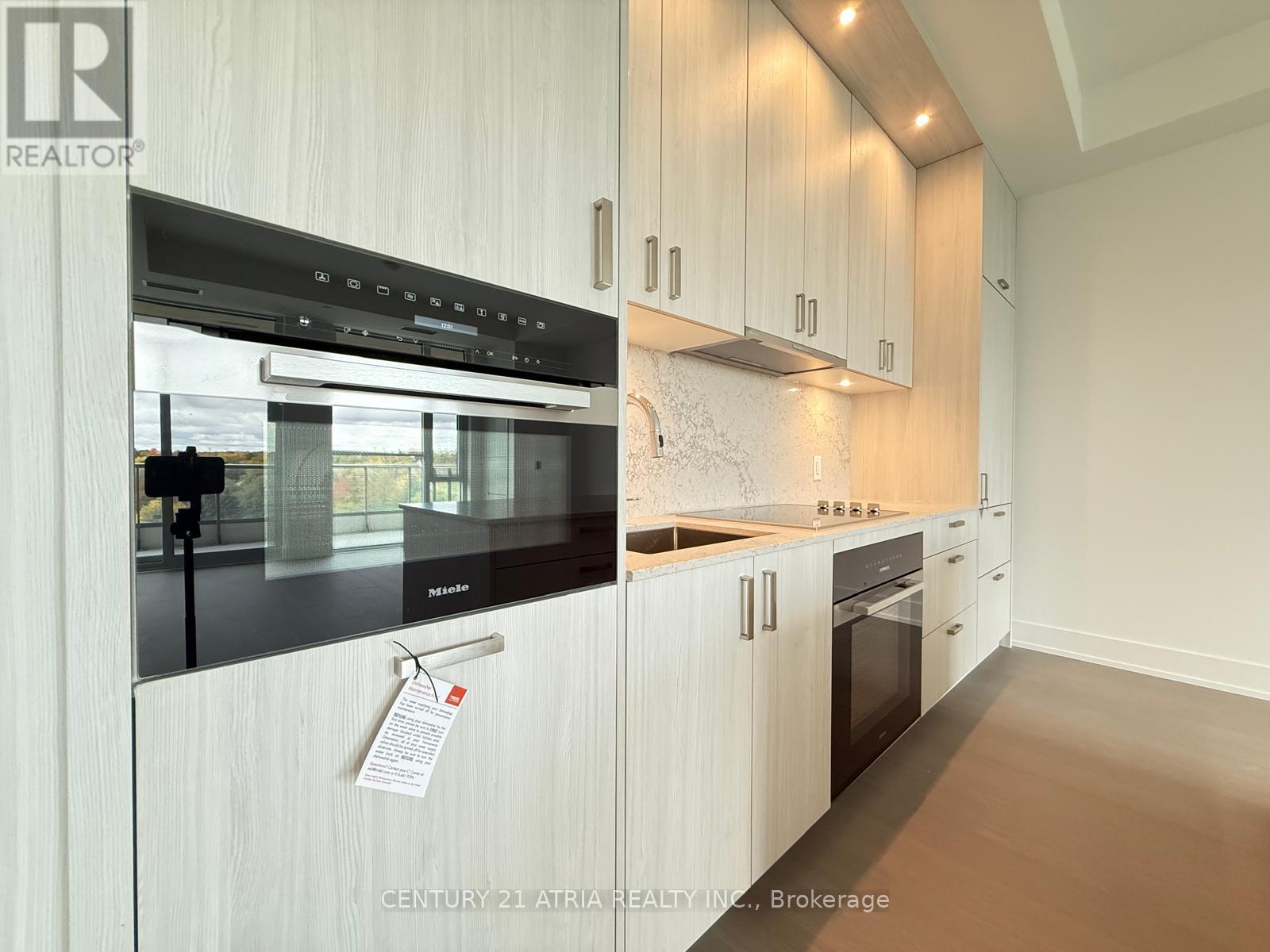 715 - 399 Royal Orchard Boulevard, Markham, ON - Indoor Photo Showing Kitchen With Upgraded Kitchen