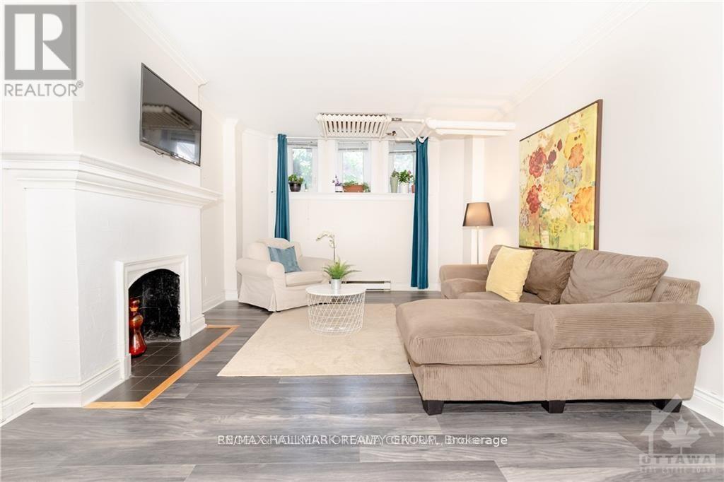 1A - 180 Augusta Street, Ottawa, ON - Indoor Photo Showing Living Room With Fireplace