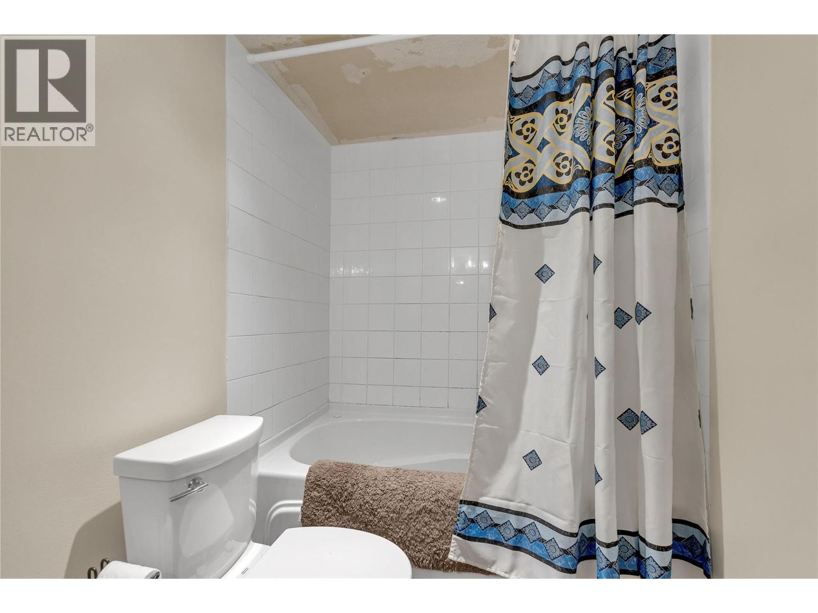110 Skaha Place Unit# 310, Penticton, BC - Indoor Photo Showing Bathroom