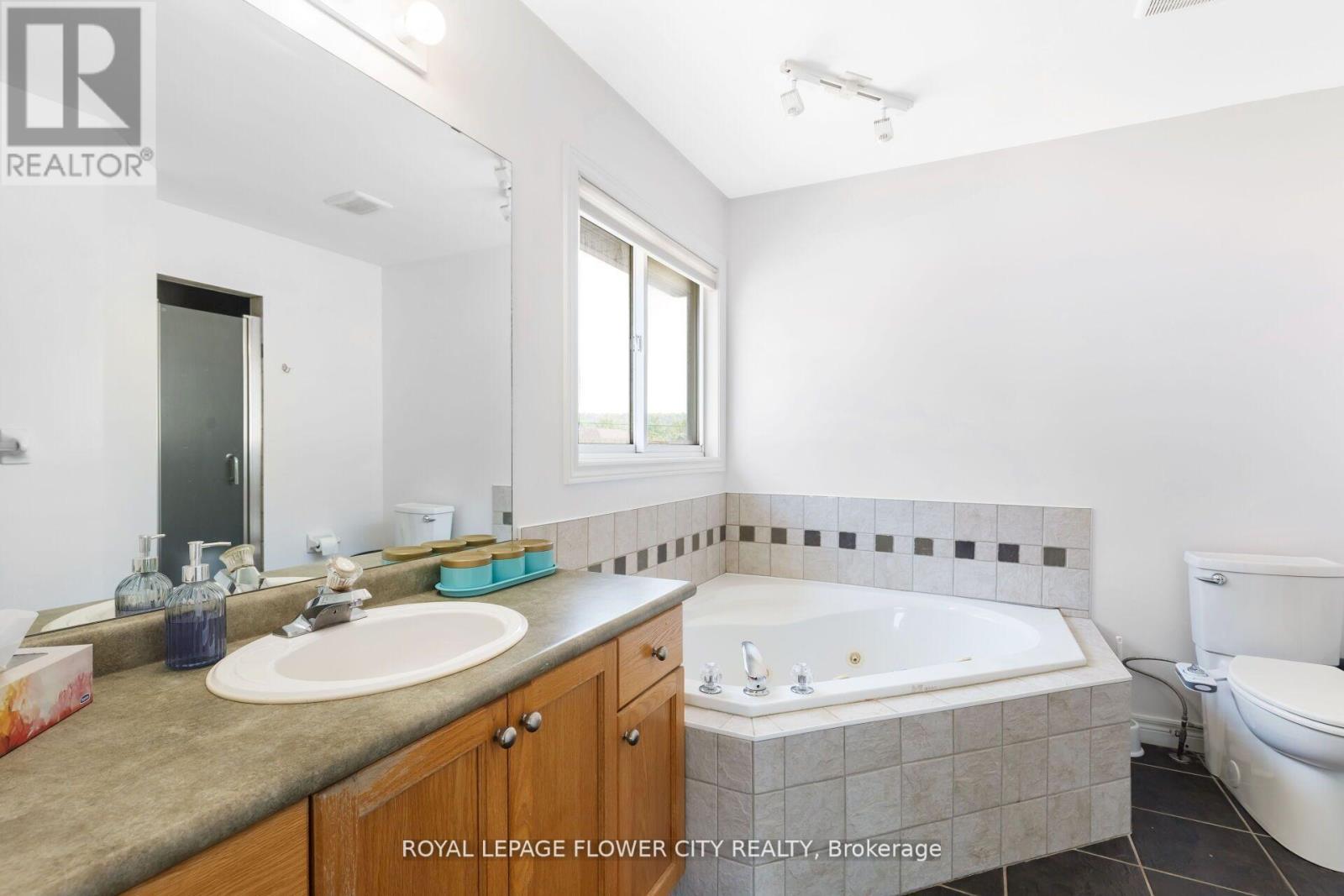1297 Barton Street, Hamilton, ON - Indoor Photo Showing Bathroom