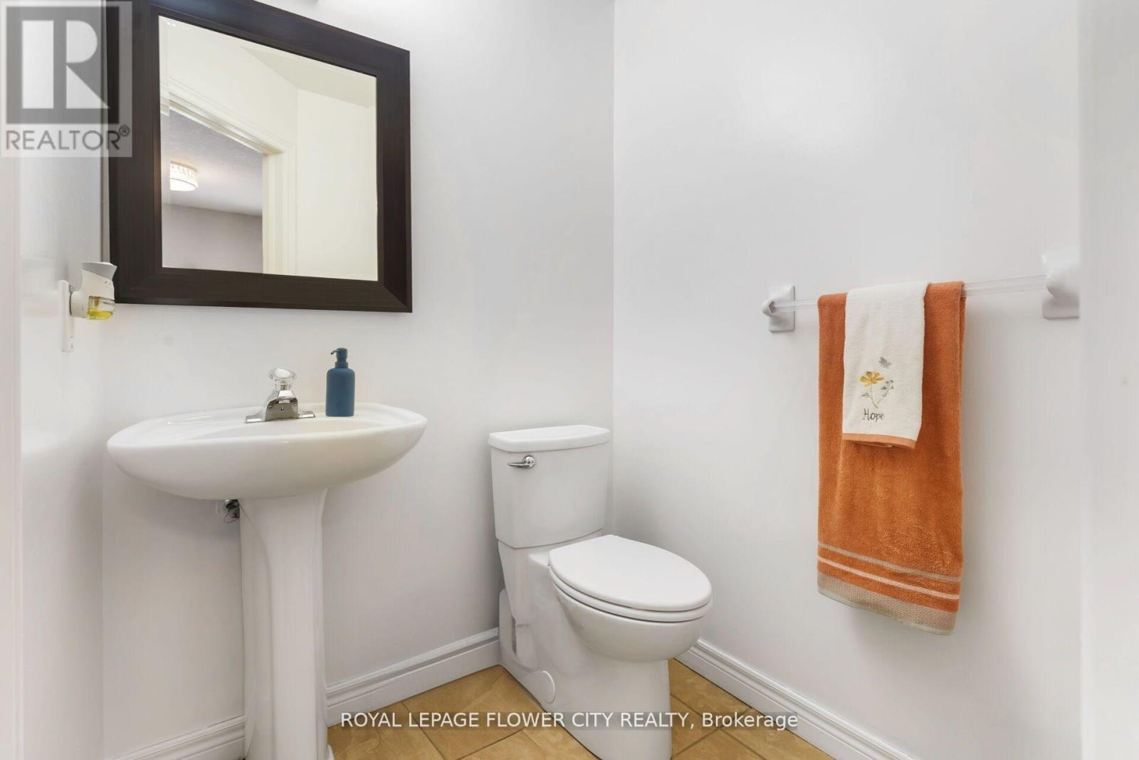 1297 Barton Street, Hamilton, ON - Indoor Photo Showing Bathroom