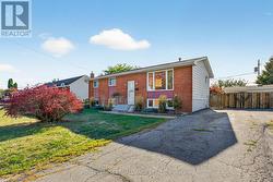 14 CHESTERFIELD DRIVE Loyalist (Amherstview), ON K7N 1M2