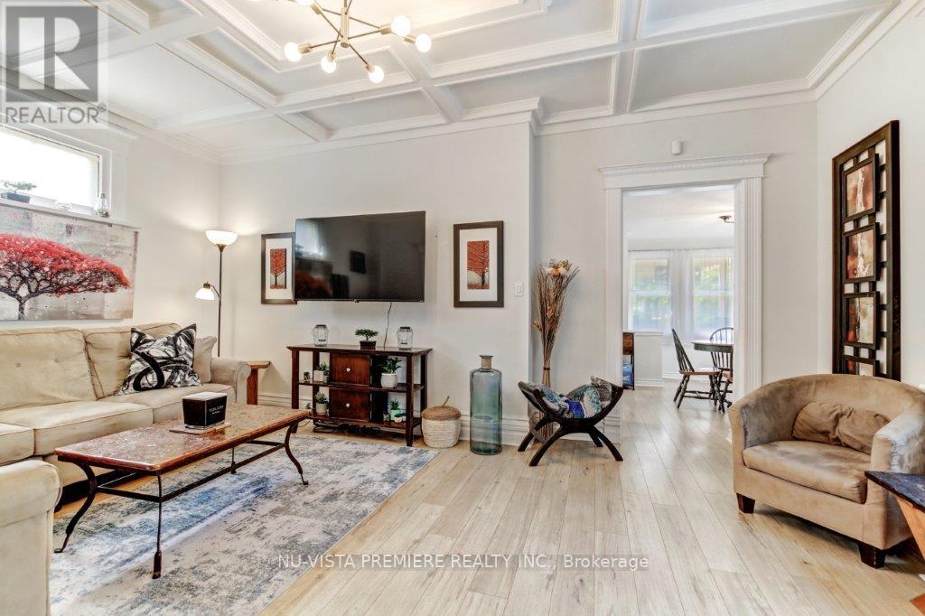 9 Sycamore Street, London East (East M), ON - Indoor Photo Showing Living Room