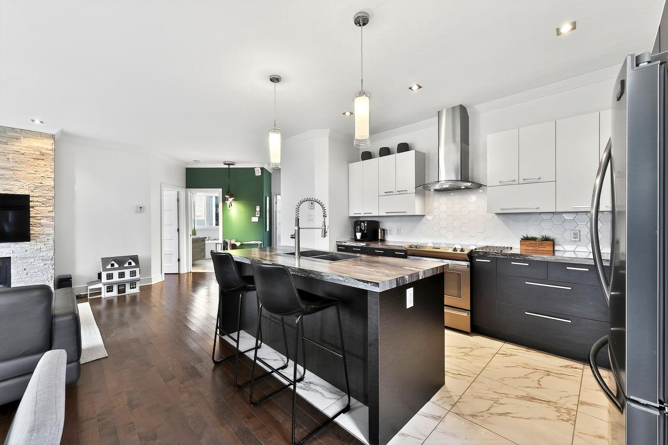 Kitchen - 12115 Rue Paul-Sauvé, Mirabel, QC - Indoor Photo Showing Kitchen With Double Sink With Upgraded Kitchen