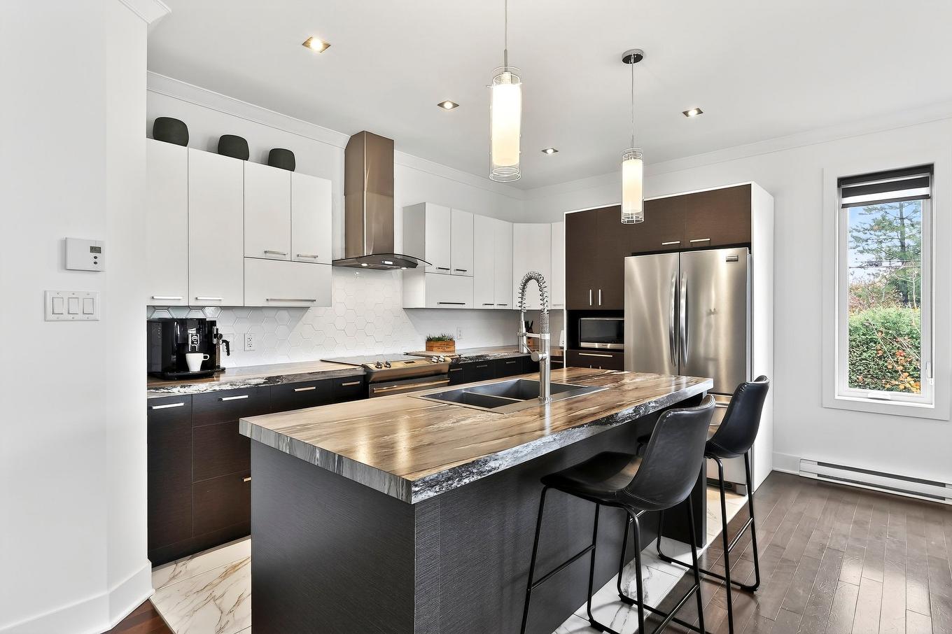Kitchen - 12115 Rue Paul-Sauvé, Mirabel, QC - Indoor Photo Showing Kitchen With Double Sink With Upgraded Kitchen