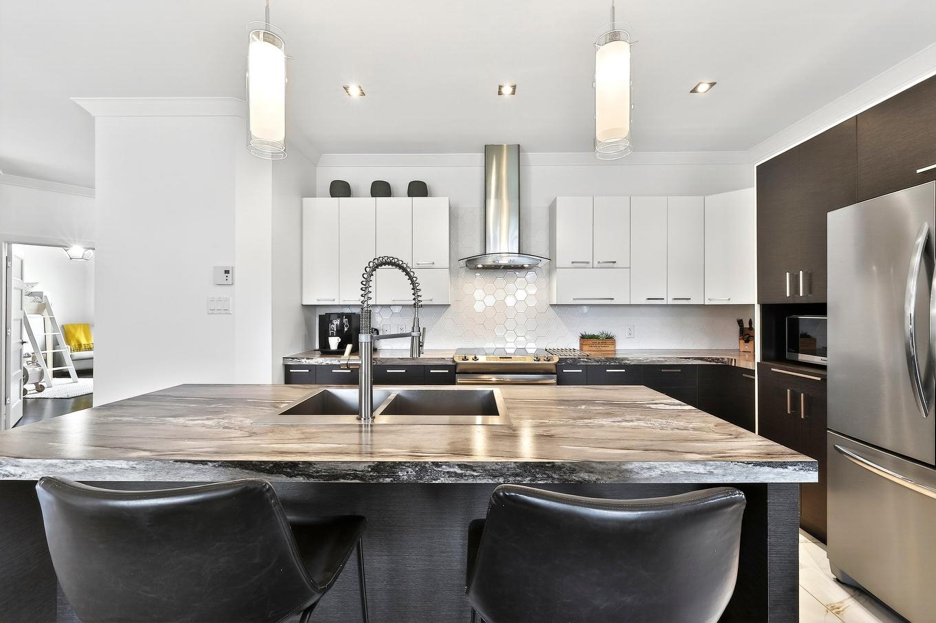 Kitchen - 12115 Rue Paul-Sauvé, Mirabel, QC - Indoor Photo Showing Kitchen With Double Sink With Upgraded Kitchen