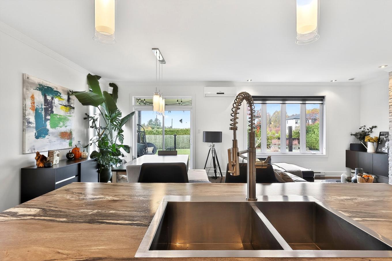 Overall view - 12115 Rue Paul-Sauvé, Mirabel, QC - Indoor Photo Showing Kitchen With Double Sink