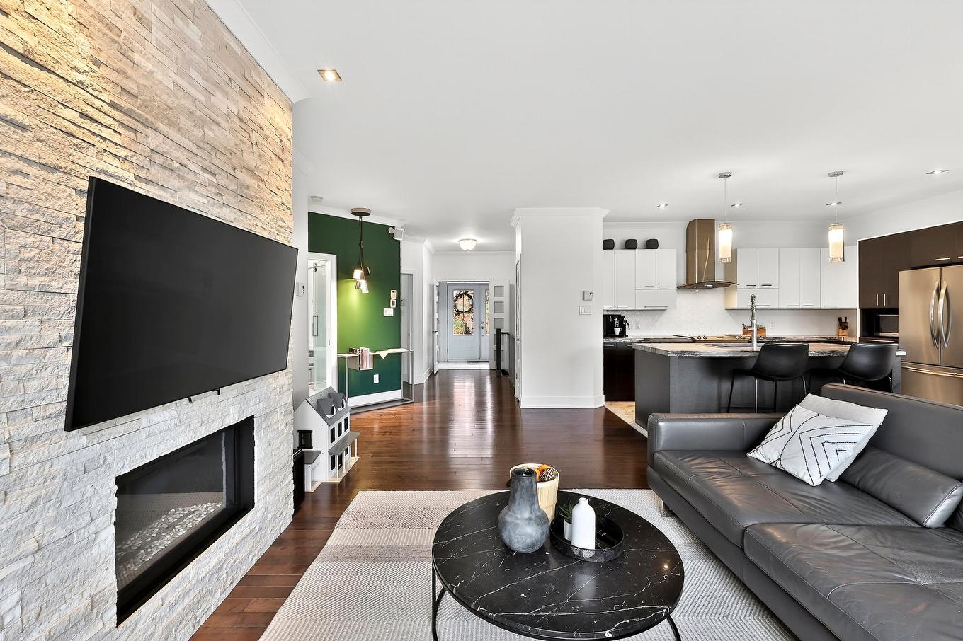 Overall view - 12115 Rue Paul-Sauvé, Mirabel, QC - Indoor Photo Showing Living Room With Fireplace