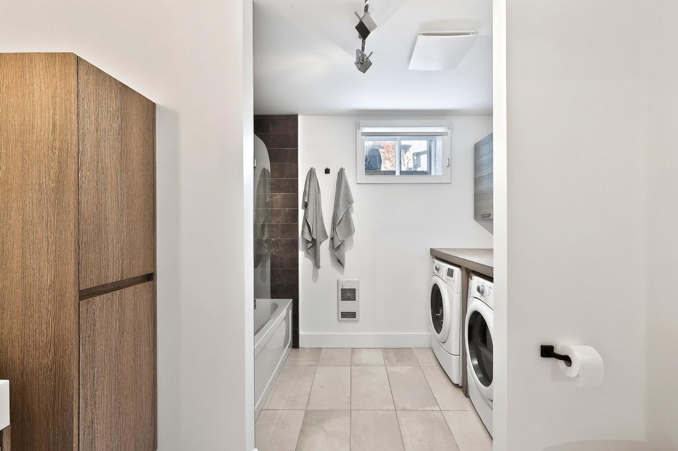 Bathroom - 12115 Rue Paul-Sauvé, Mirabel, QC - Indoor Photo Showing Laundry Room