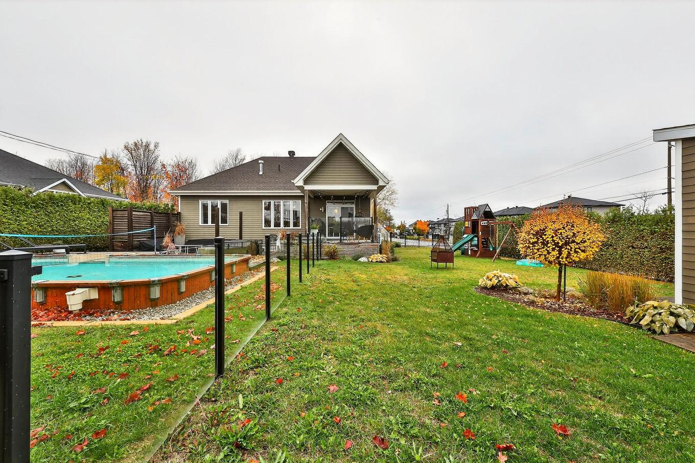 Overall view - 12115 Rue Paul-Sauvé, Mirabel, QC - Outdoor With Backyard