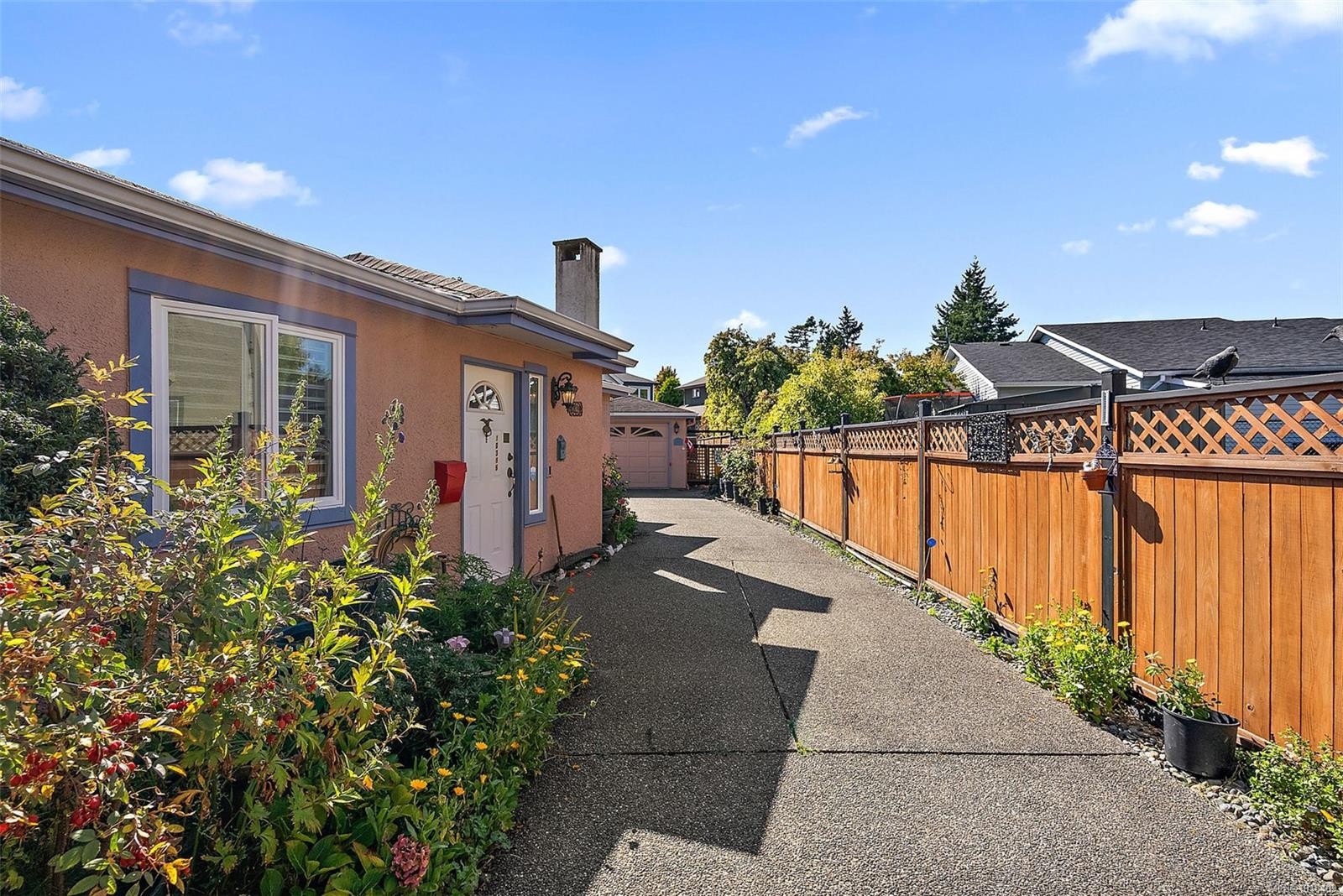 10386 Resthaven Dr, Sidney, BC - Outdoor