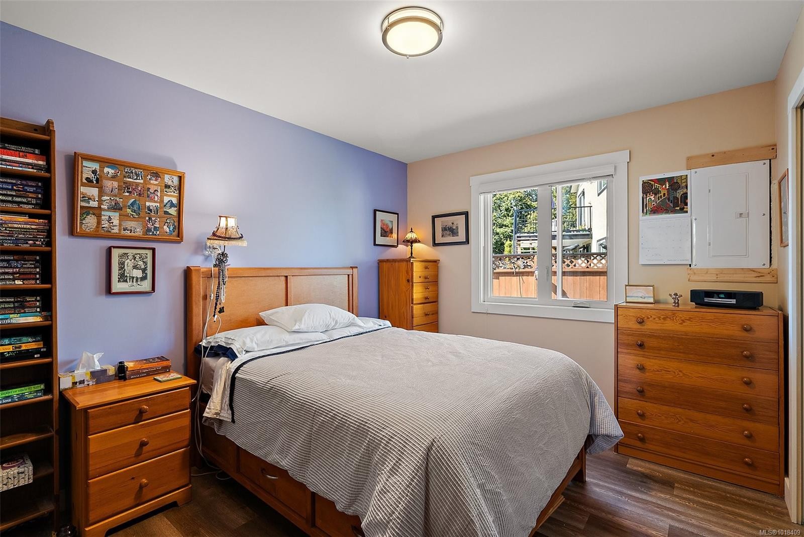10386 Resthaven Dr, Sidney, BC - Indoor Photo Showing Bedroom