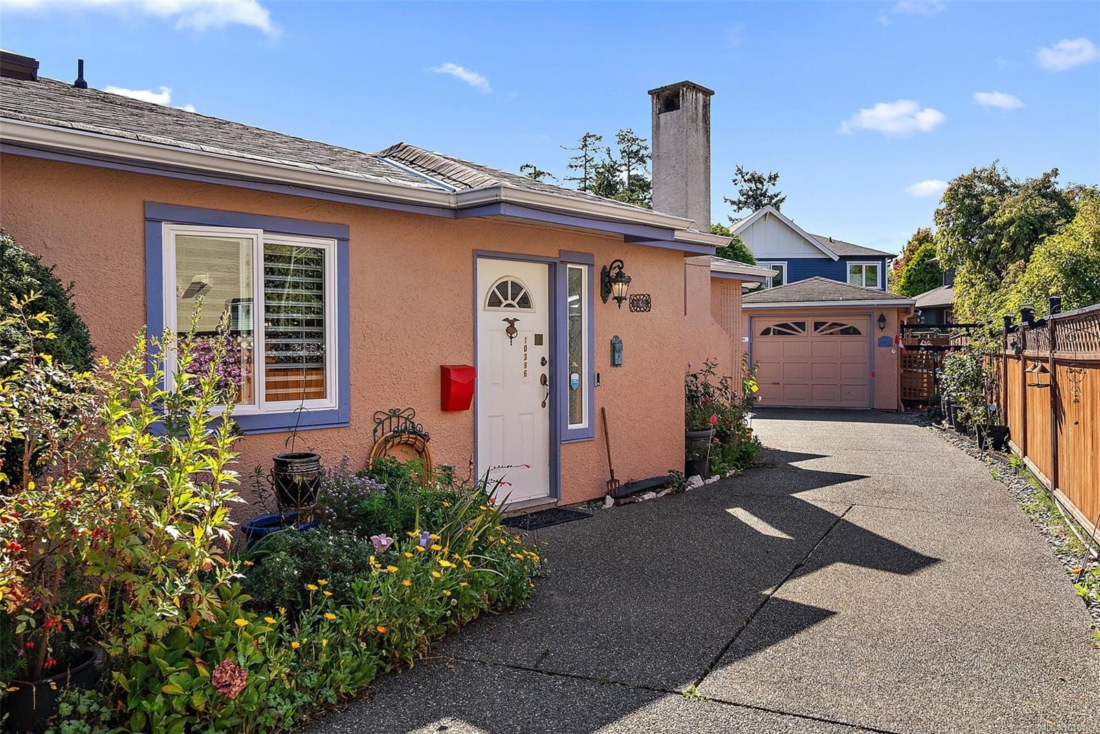 10386 Resthaven Dr, Sidney, BC - Outdoor