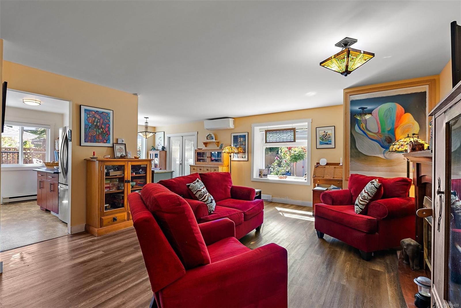 10386 Resthaven Dr, Sidney, BC - Indoor Photo Showing Living Room