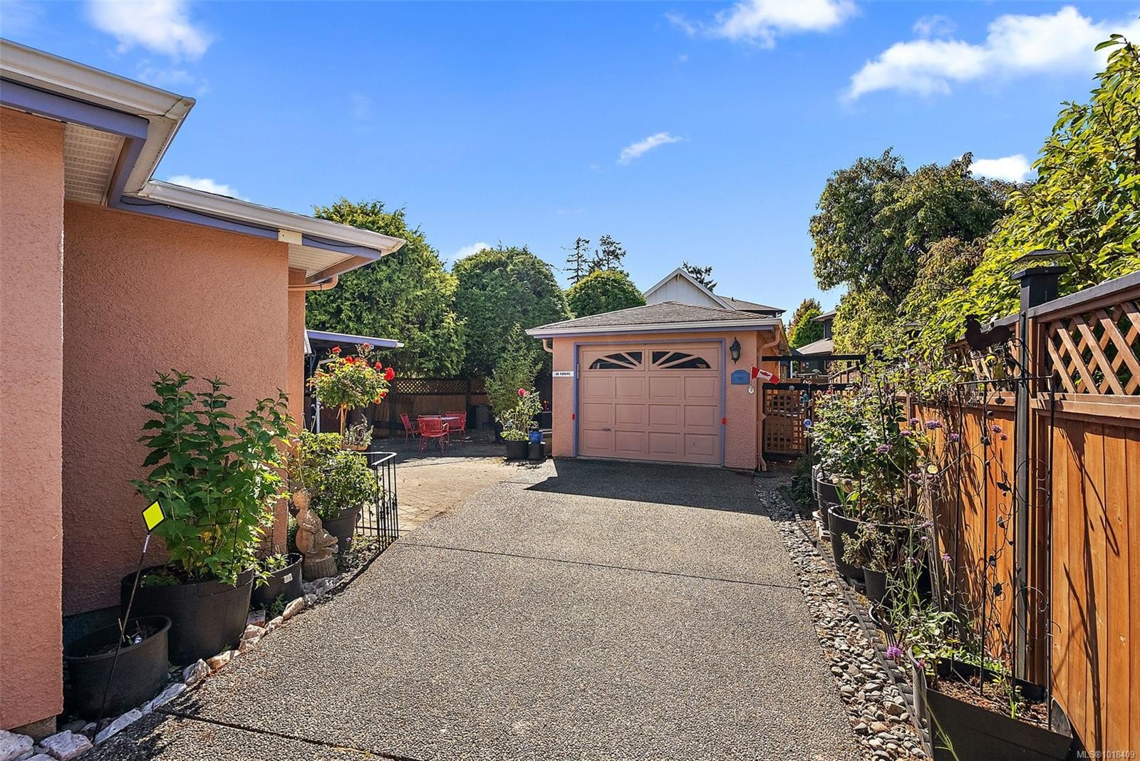 10386 Resthaven Dr, Sidney, BC - Outdoor With Exterior