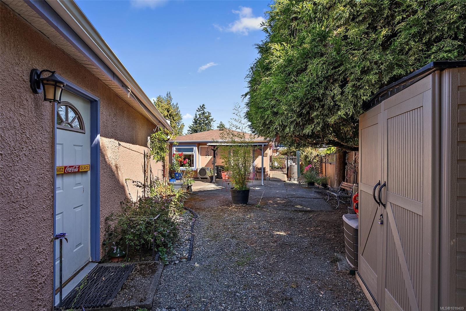 10386 Resthaven Dr, Sidney, BC - Outdoor