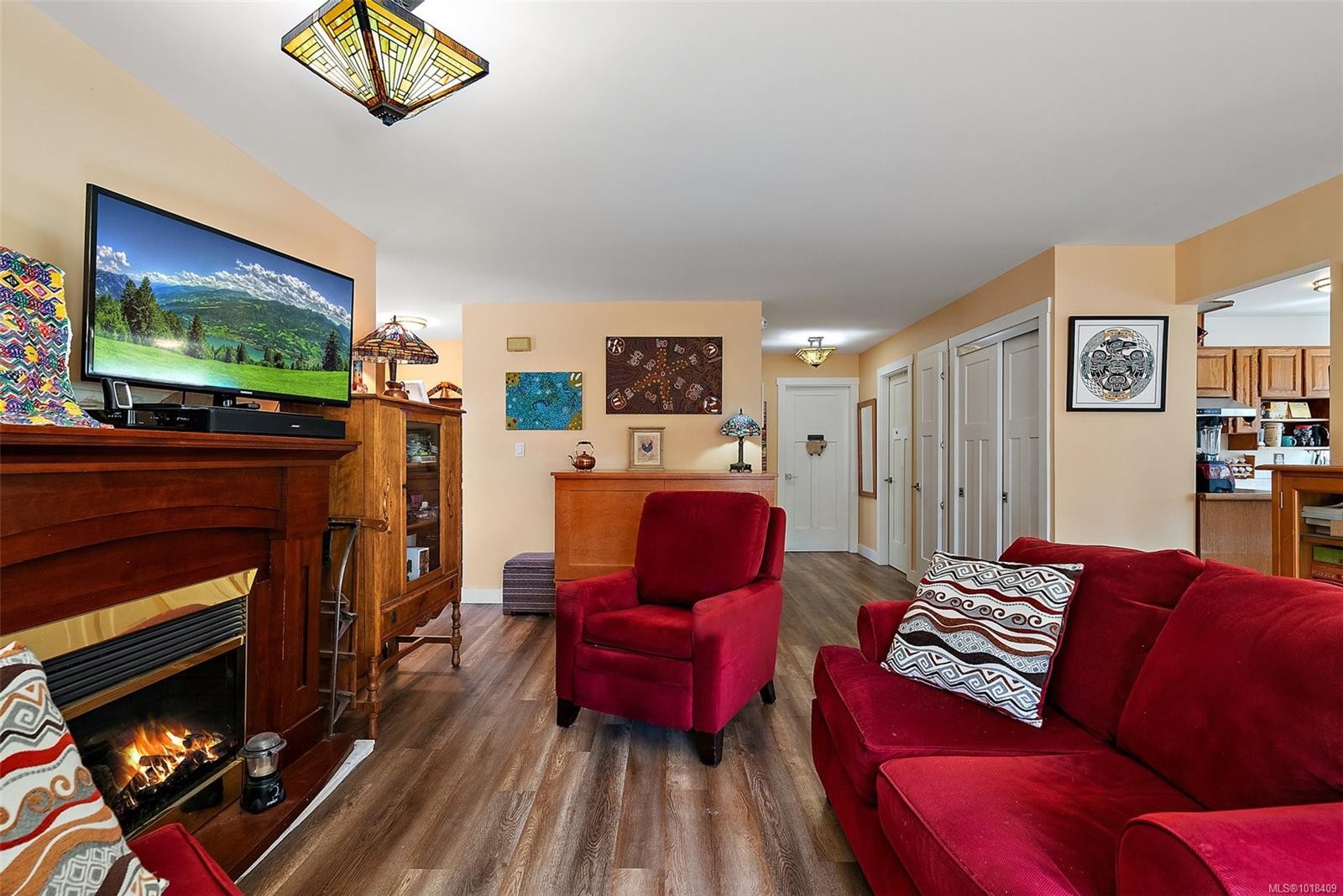 10386 Resthaven Dr, Sidney, BC - Indoor Photo Showing Living Room With Fireplace