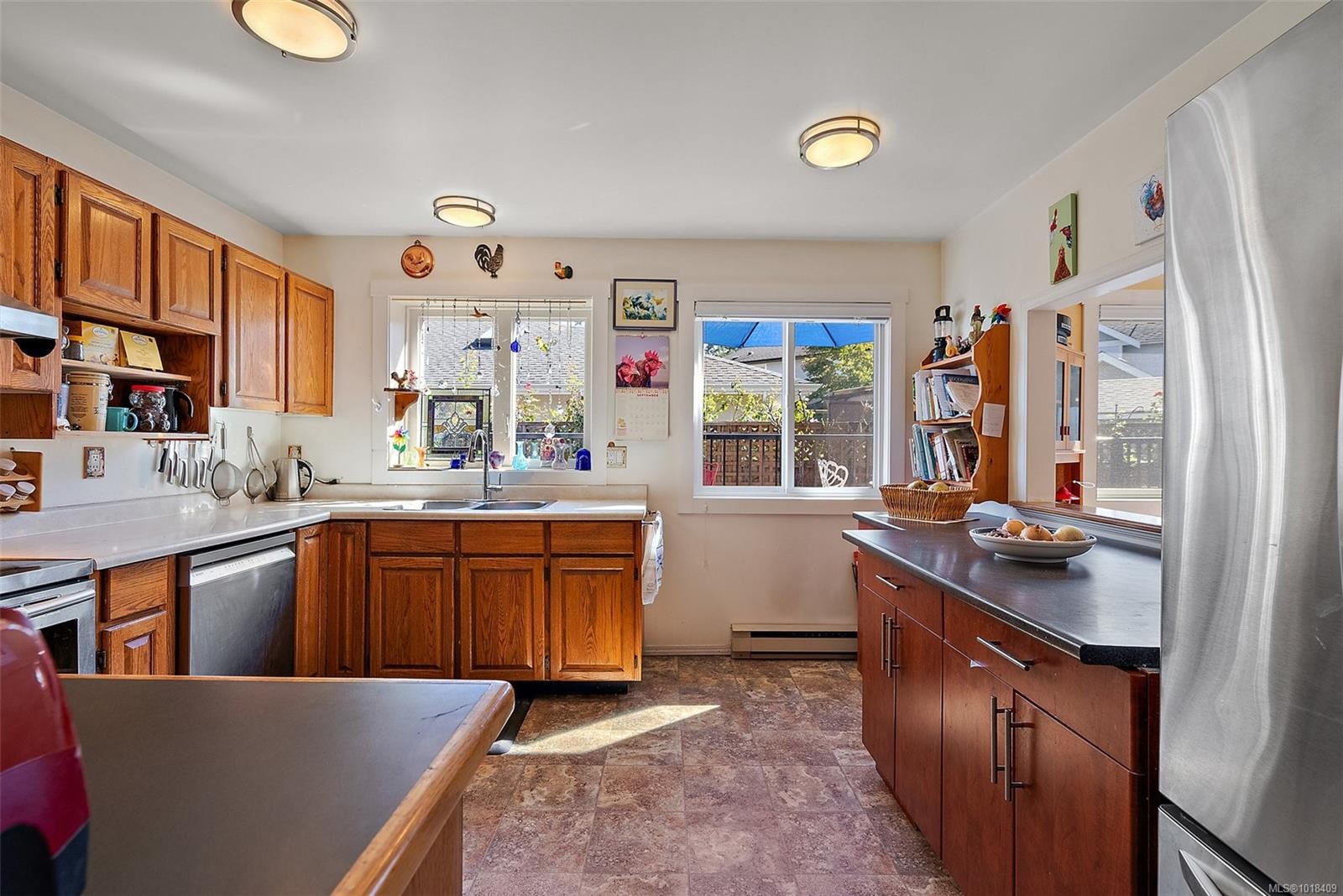 10386 Resthaven Dr, Sidney, BC - Indoor Photo Showing Kitchen