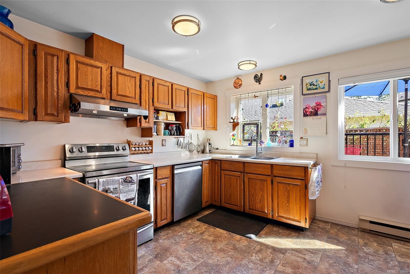 10386 Resthaven Dr, Sidney, BC - Indoor Photo Showing Kitchen