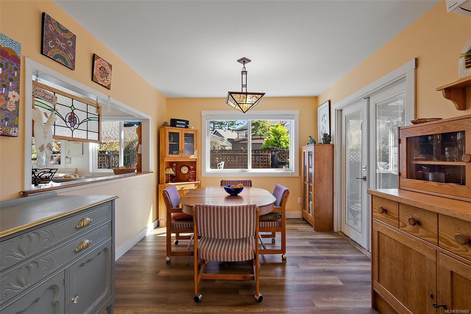 10386 Resthaven Dr, Sidney, BC - Indoor Photo Showing Dining Room