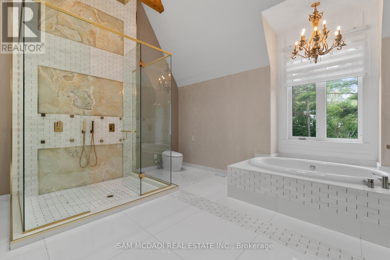 15 Glenview Heights Lane, King, ON - Indoor Photo Showing Bathroom