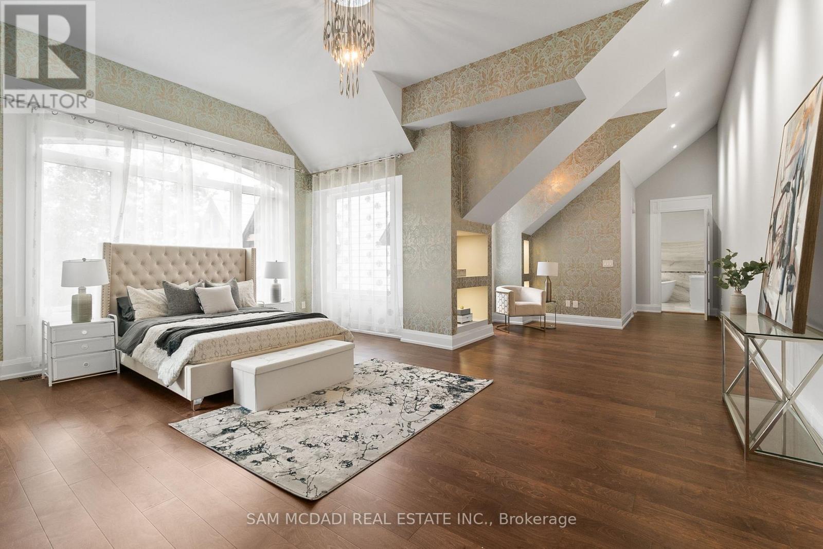 15 Glenview Heights Lane, King, ON - Indoor Photo Showing Bedroom