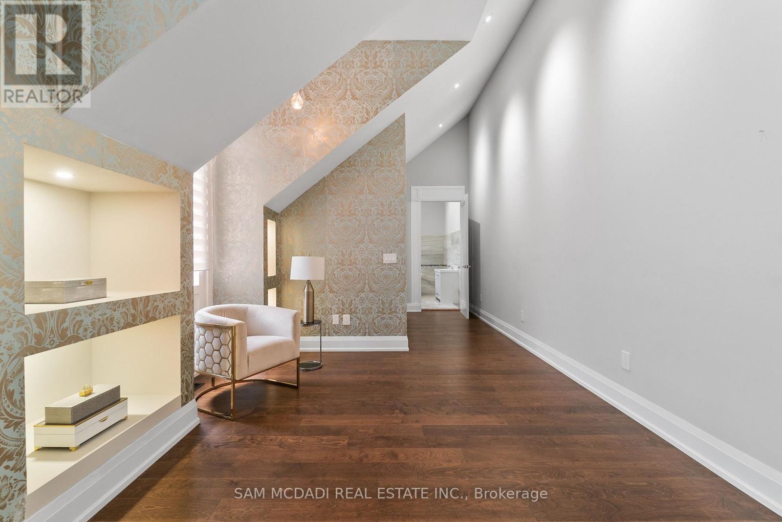 15 Glenview Heights Lane, King, ON - Indoor Photo Showing Other Room