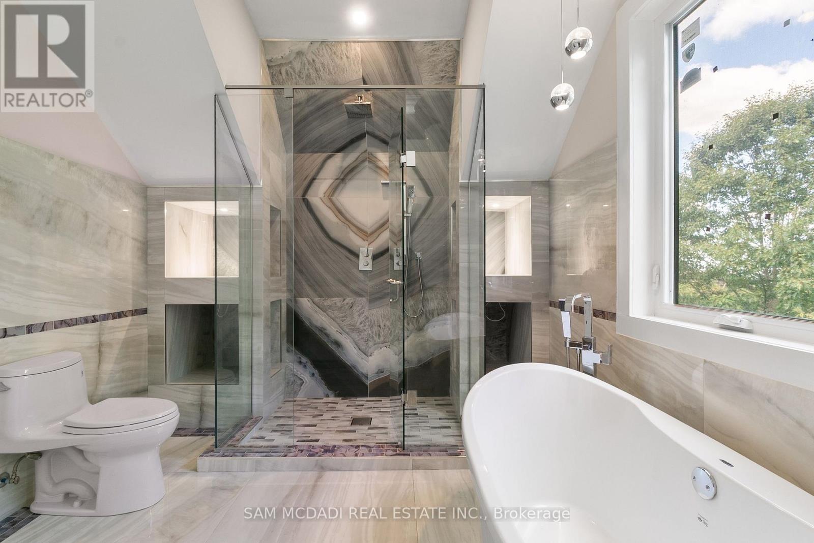 15 Glenview Heights Lane, King, ON - Indoor Photo Showing Bathroom