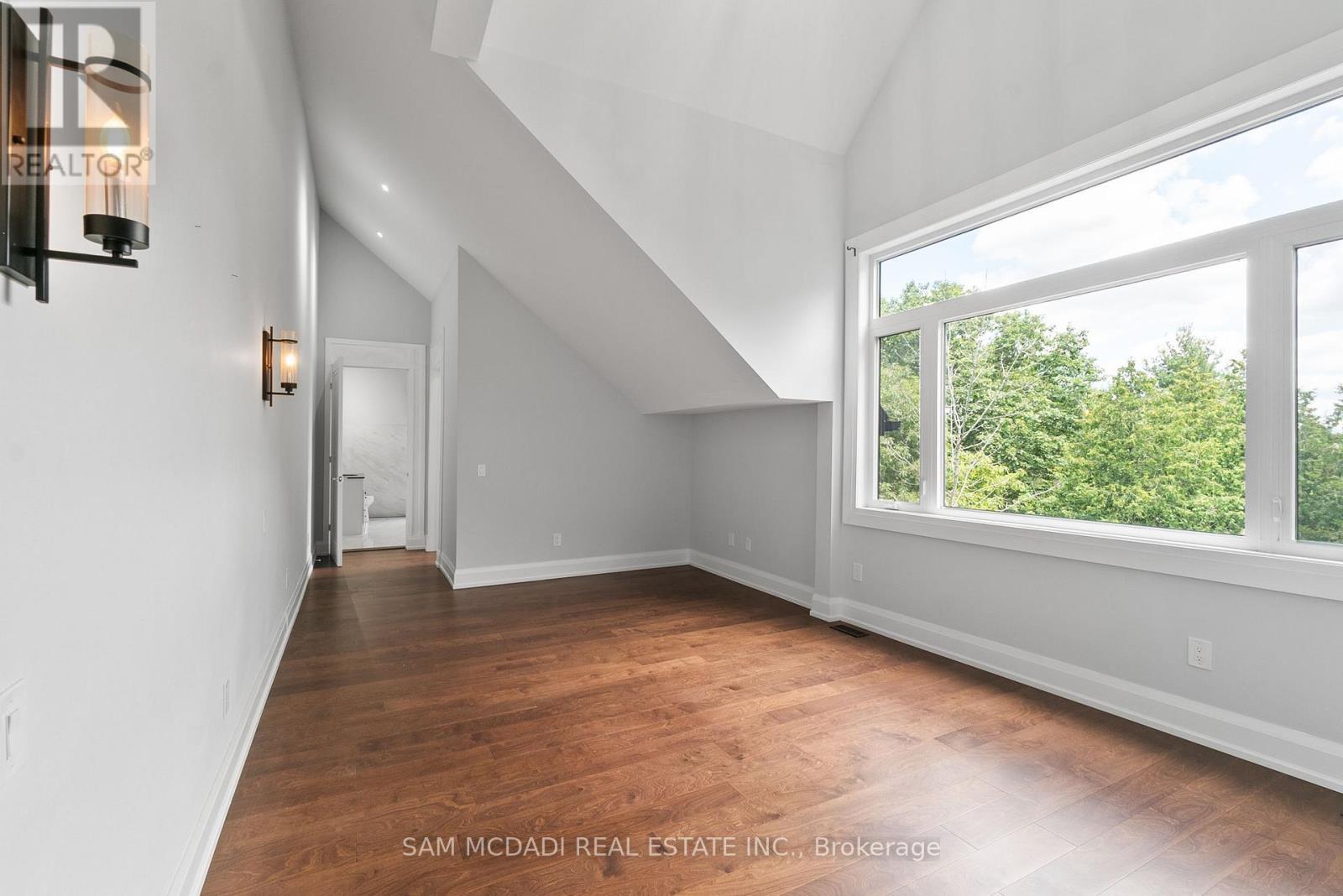 15 Glenview Heights Lane, King, ON - Indoor Photo Showing Other Room