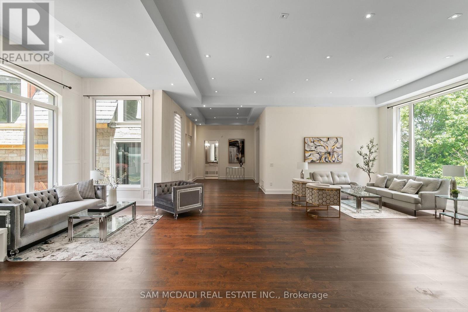 15 Glenview Heights Lane, King, ON - Indoor Photo Showing Living Room