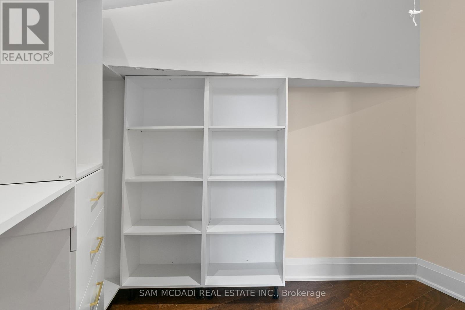 15 Glenview Heights Lane, King, ON - Indoor With Storage