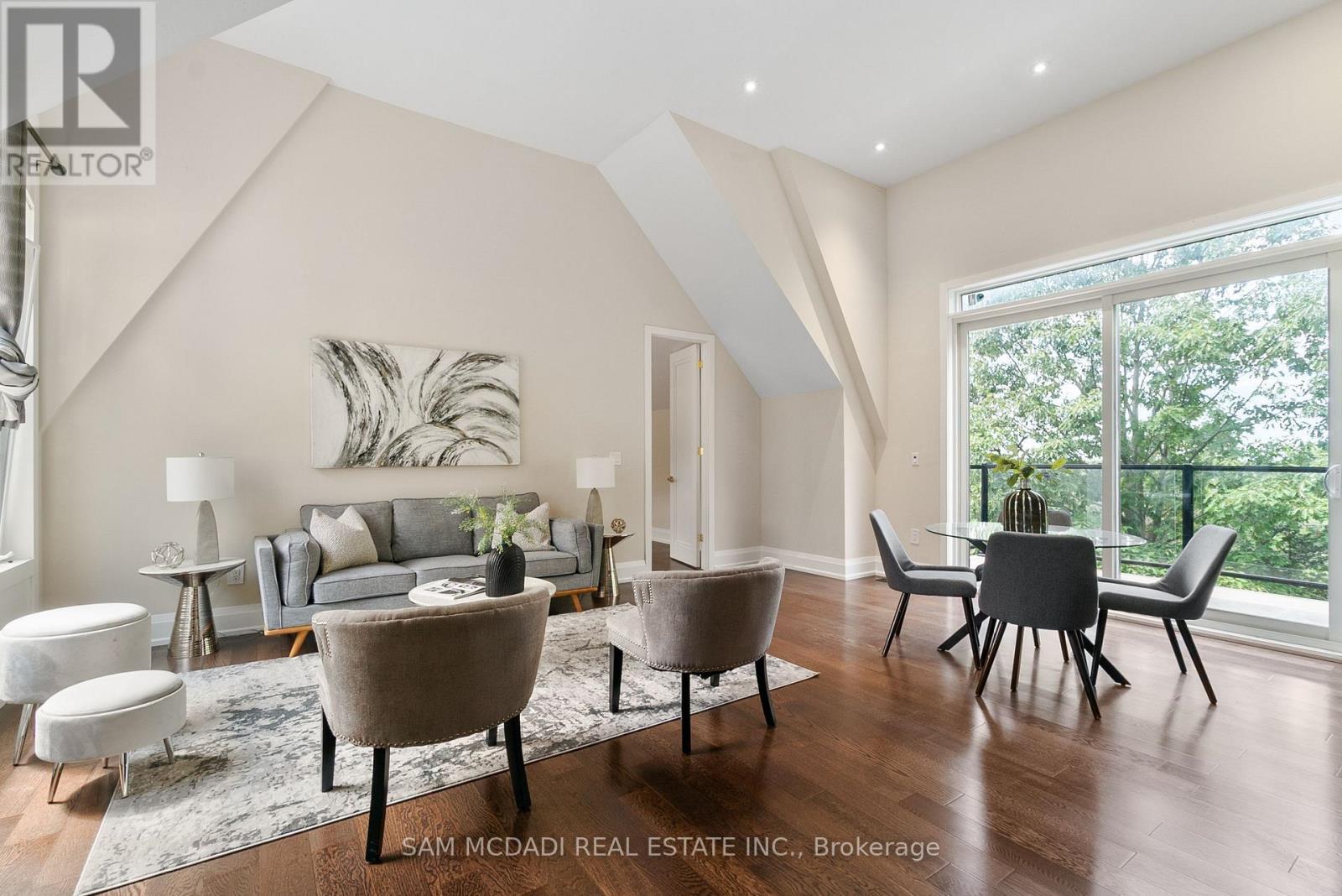 15 Glenview Heights Lane, King, ON - Indoor Photo Showing Living Room
