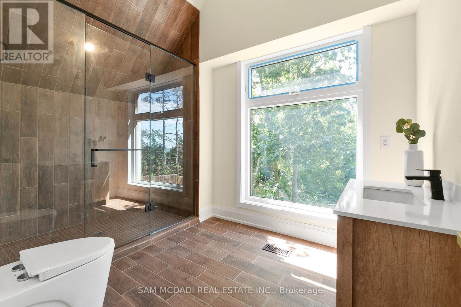 15 Glenview Heights Lane, King, ON - Indoor Photo Showing Bathroom