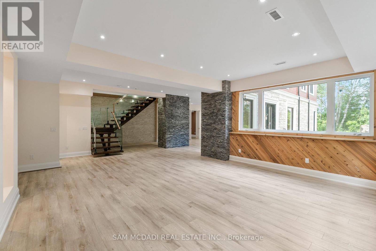 15 Glenview Heights Lane, King, ON - Indoor Photo Showing Other Room