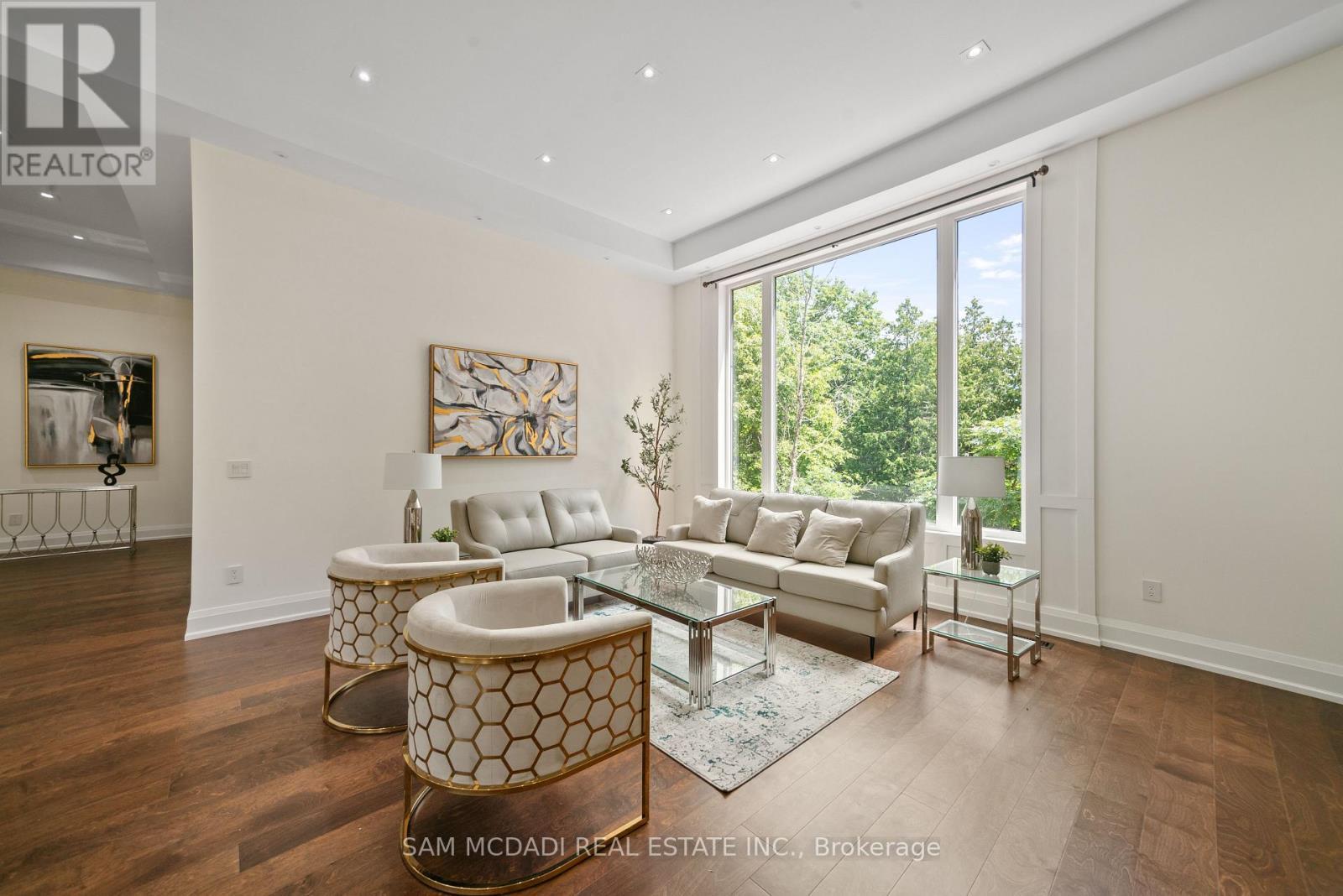 15 Glenview Heights Lane, King, ON - Indoor Photo Showing Living Room