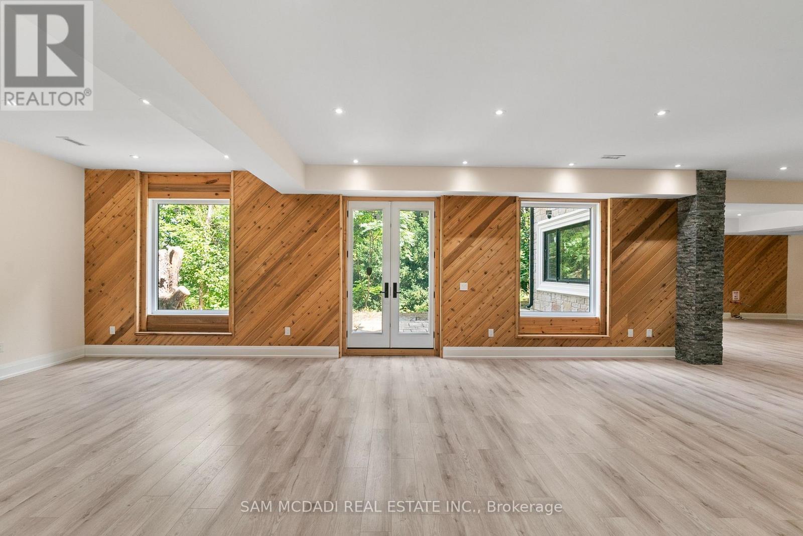 15 Glenview Heights Lane, King, ON - Indoor Photo Showing Other Room