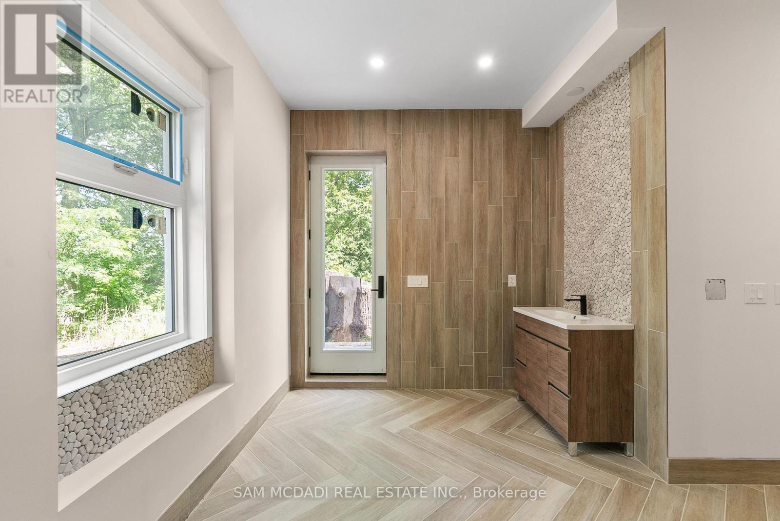 15 Glenview Heights Lane, King, ON - Indoor Photo Showing Other Room